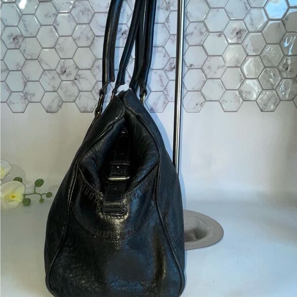 Fendi Black Leather Shoulder Bag Timeless Design - Picture 4 of 16